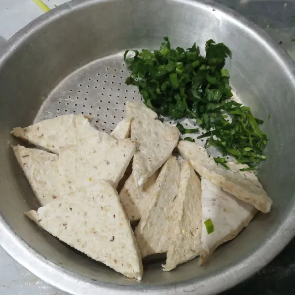 Siapkan bahan yang akan digunakan.