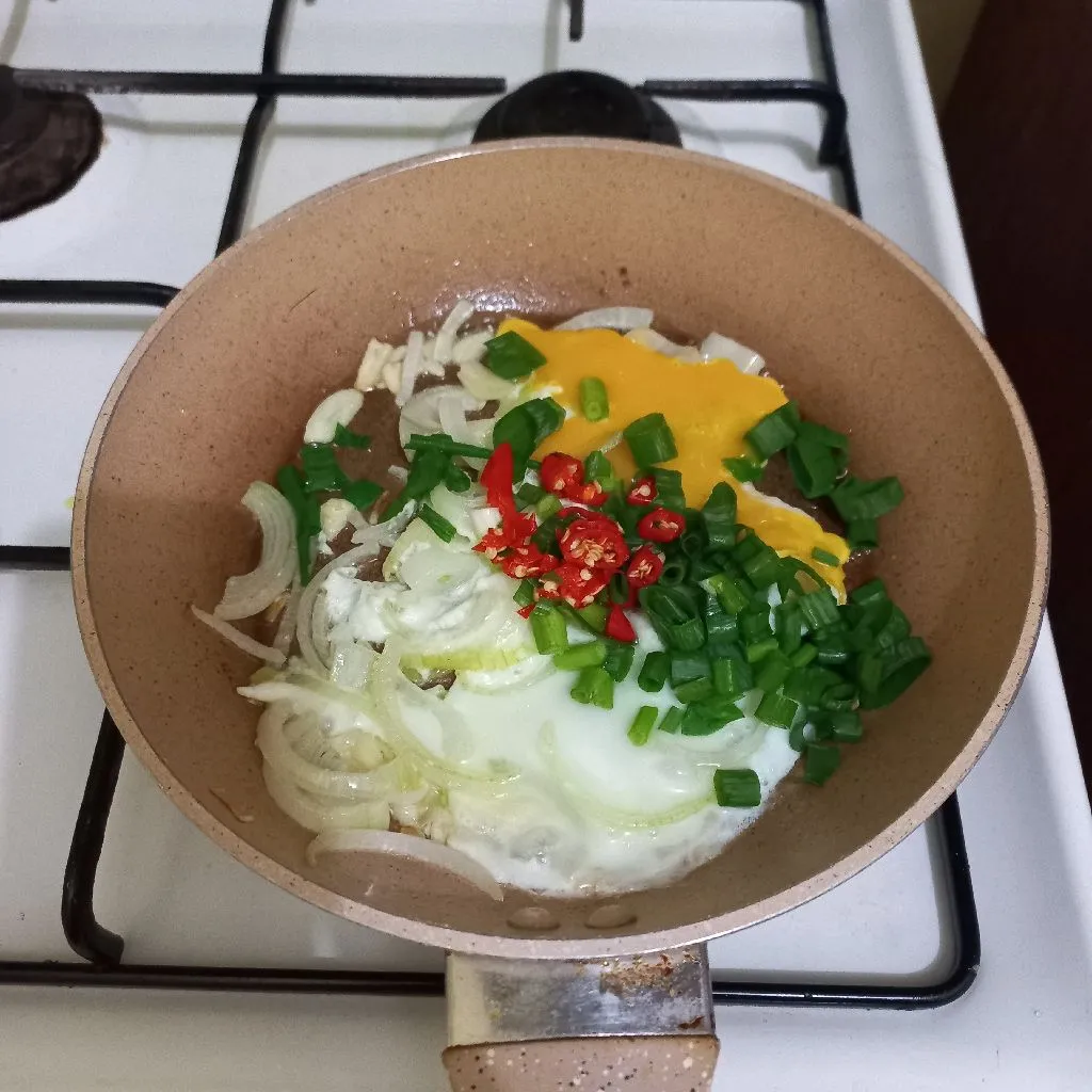 Step 4 Orak-Arik Pangsit Basah Pedas
