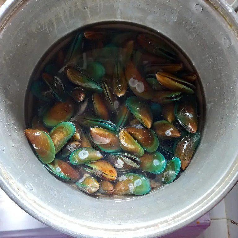 Step 1 Kerang Saus Asam Manis