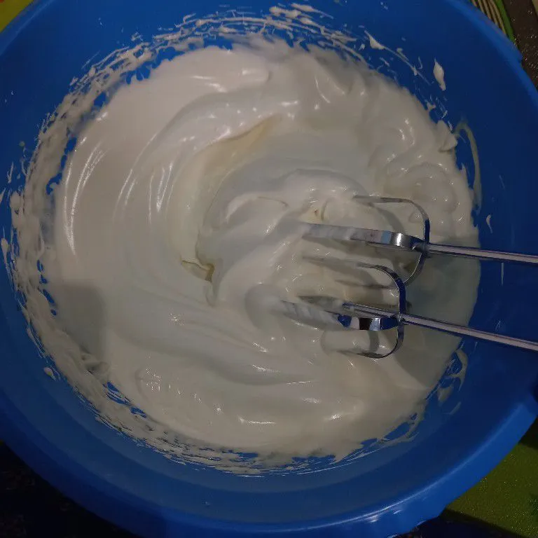 Step 1 Bolu Gulung Isi Selai Kacang Keju