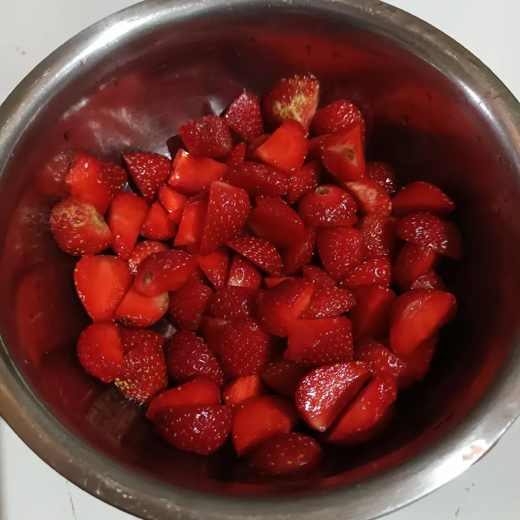 Step 1 Korean Strawberry Milk