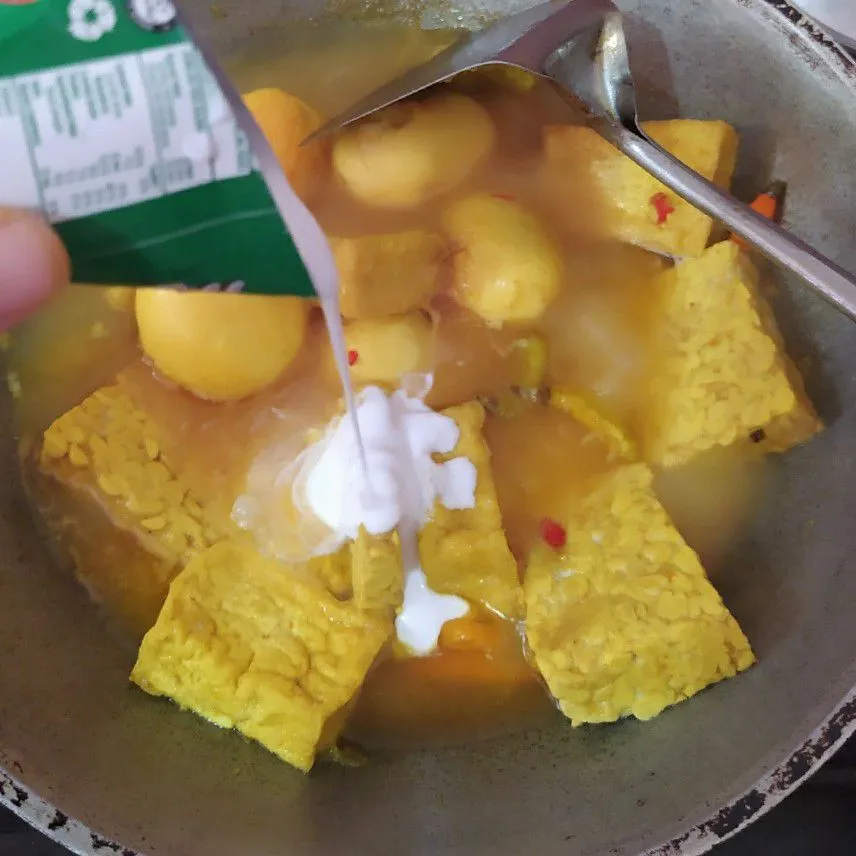 Step 6 Telur Tahu Tempe Kuah Santan Kuning