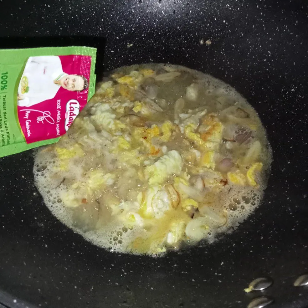 Step 4 Tumis Sawi Putih dan Telur