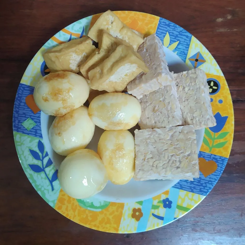 Step 1 Telur Tahu Tempe Kuah Santan Kuning