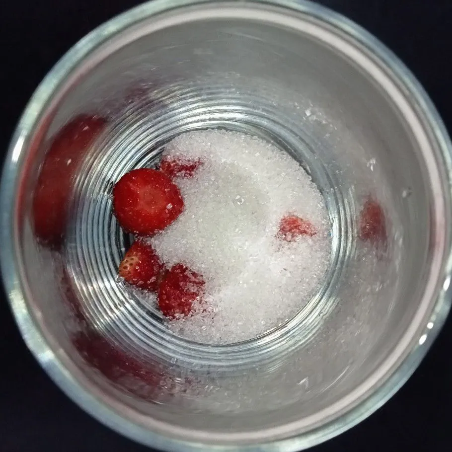 Step 3 Wedang Strawberry