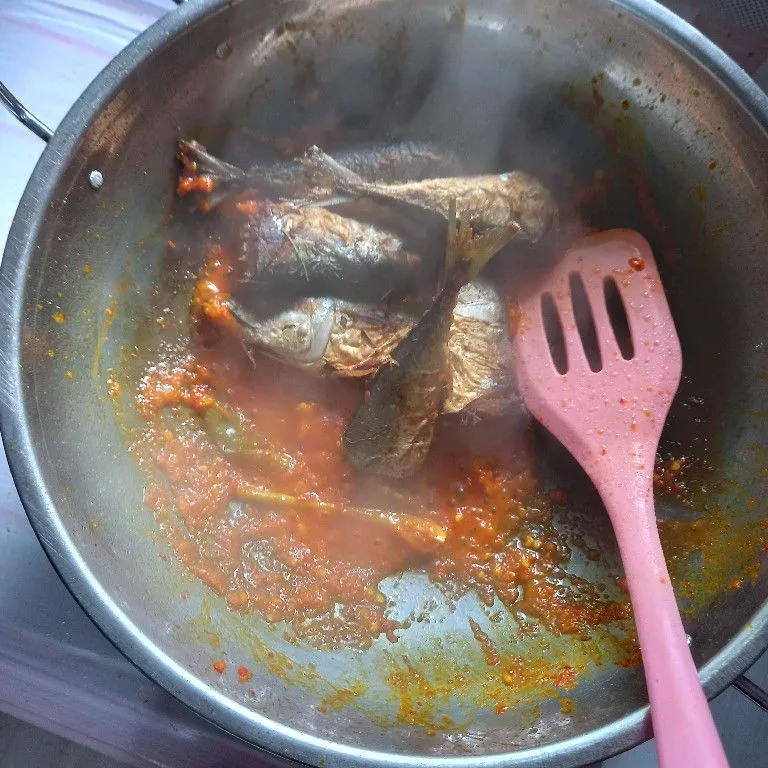 Step 5 Ikan Salem bumbu pedas
