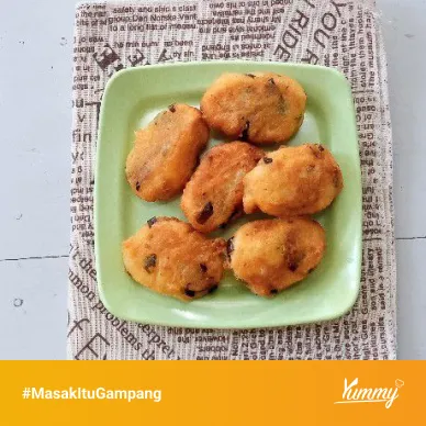 Daftar bahan-bahan perkedel singkong dalam wadah