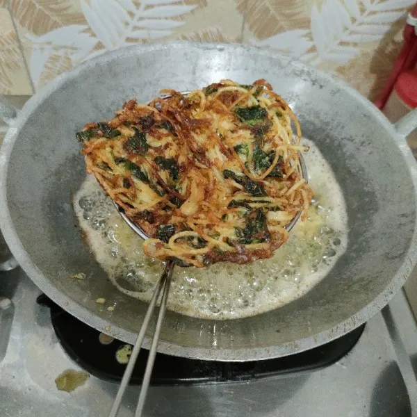 Angkat dan tiriskan. Siap disajikan.