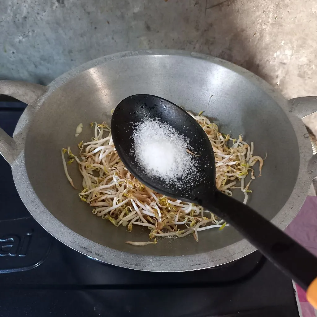 Step 4 Tumis Tauge Bumbu Bawang