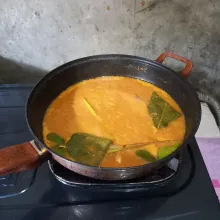 Masukkan air dan semua bumbu penyedap. Dan biarkan sampai meletup-letup.