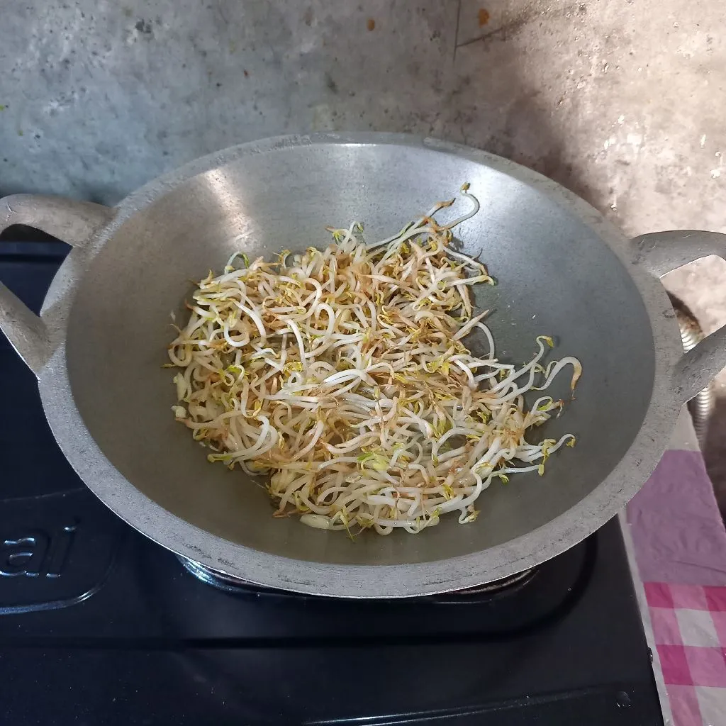 Step 5 Tumis Tauge Bumbu Bawang