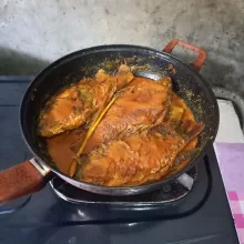 Masak dengan api kecil sampai bumbu menempel pada ikan.