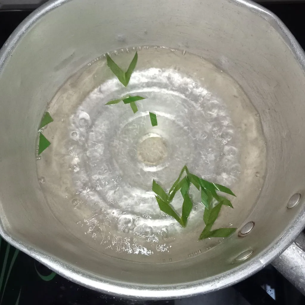 Step 1 Teh Serai Pandan Gula Batu