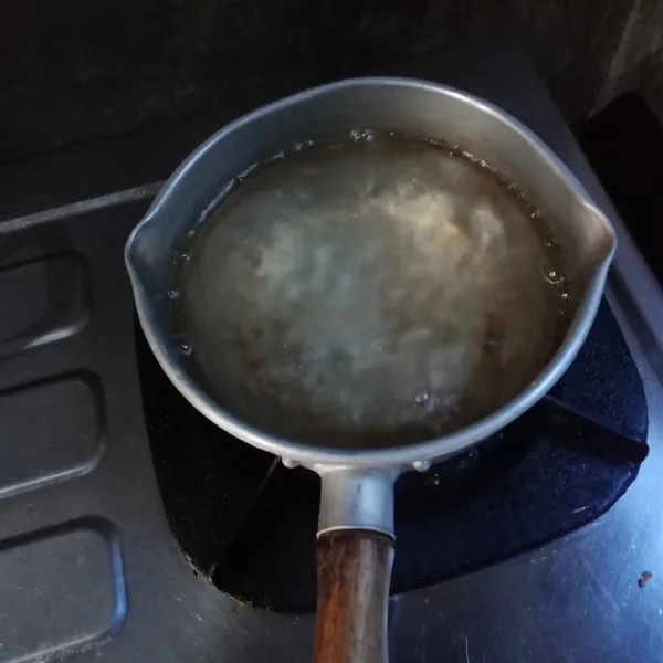rebus air dalam panci sampai mendidih