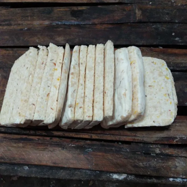 Cuci bersih tempe menjes lalu potong-potong sesuai selera.