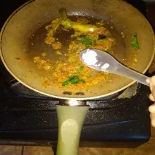 Bumbui dengan garam, gula pasir dan penyedap. Koreksi rasa.