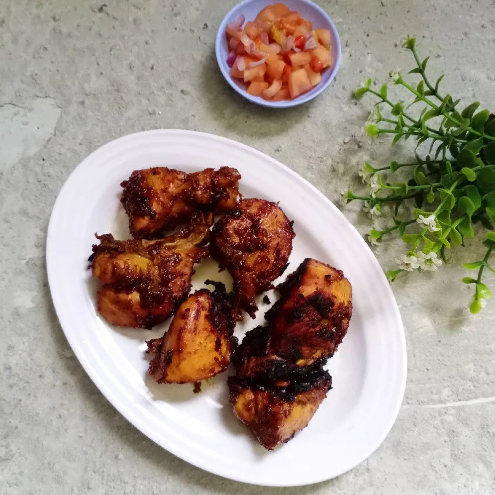 FAQ tentang ayam bakar dan sambal di layar komputer