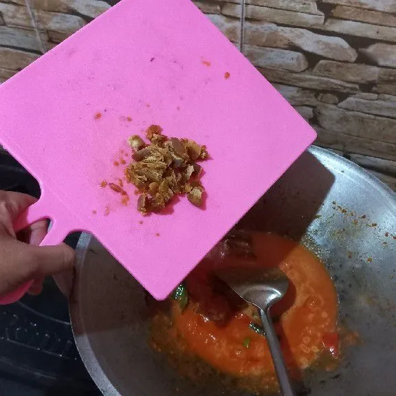 Masukkan gula merah, garam dan penyedap.