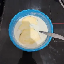 Lalu masukkan irisan ubi, baluri hingga rata.