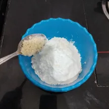 Campur di dalam mangkuk : tepung terigu, tepung maizena, gula pasir dan garam. Aduk rata.