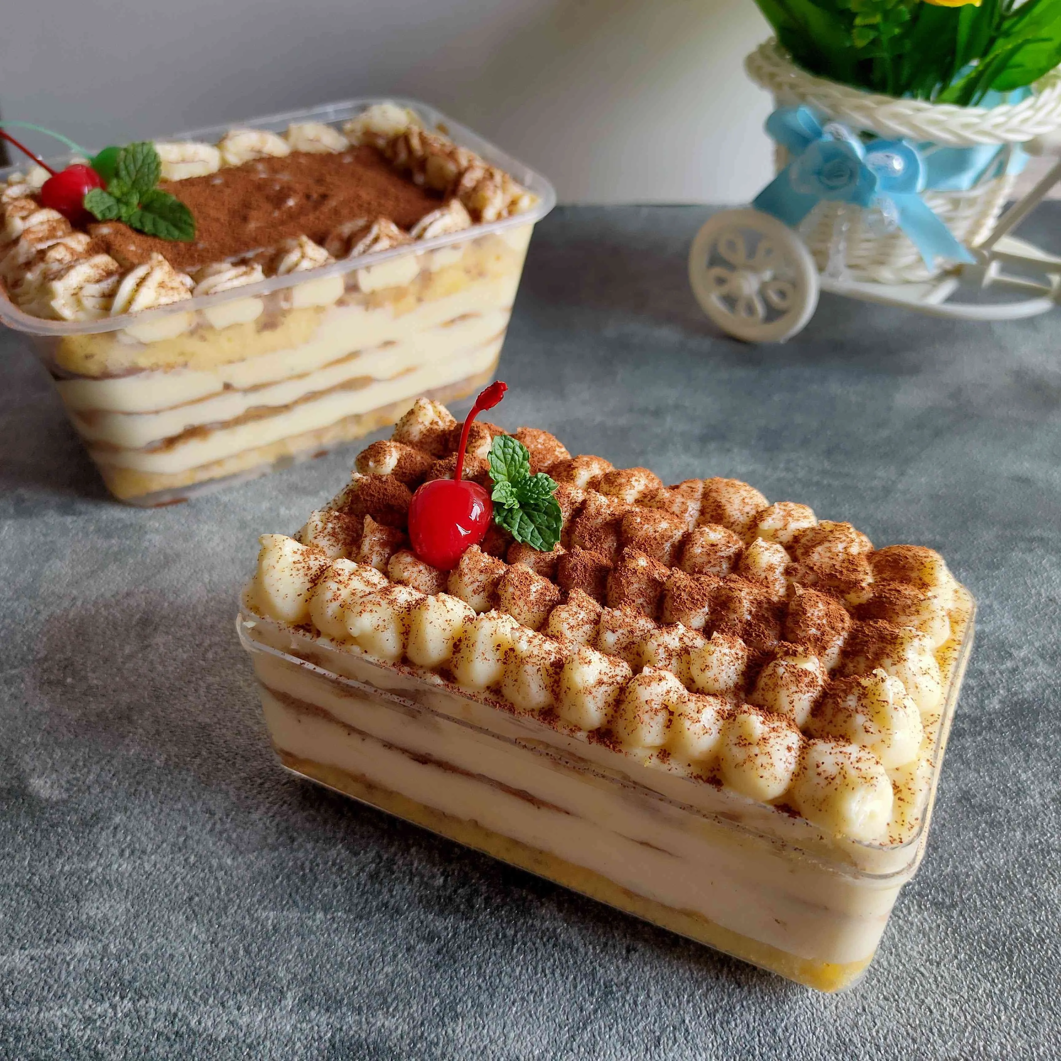 Tiramisu Dessert Box