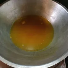 Lalu rebus gula pasir, kunyit bubuk, cuka masak dan garam. Aduk rata.