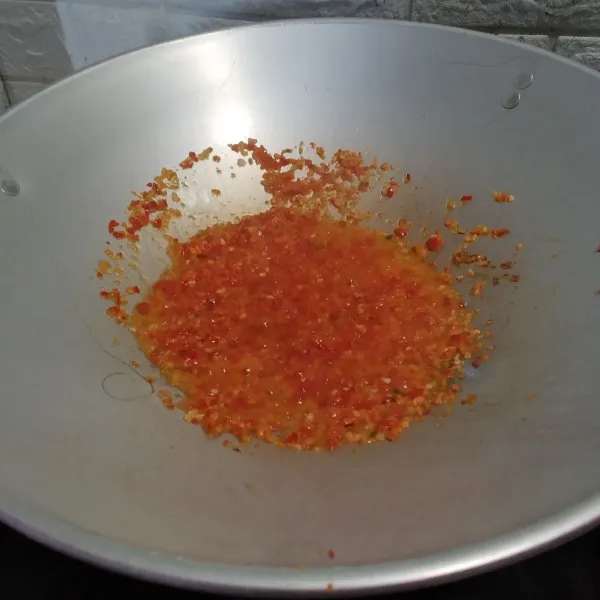 Kemudian tumis hingga harum.