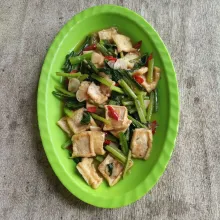 Pindahkan ke piring saji dan hidangkan.