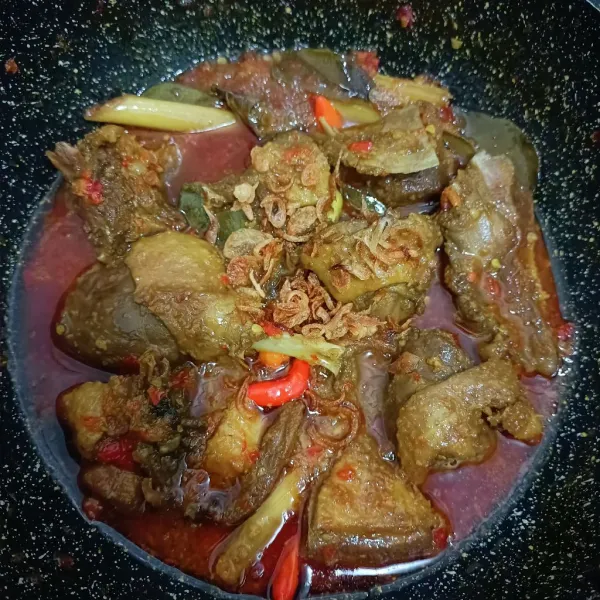 Masak hingga air menyusut dan daging empuk