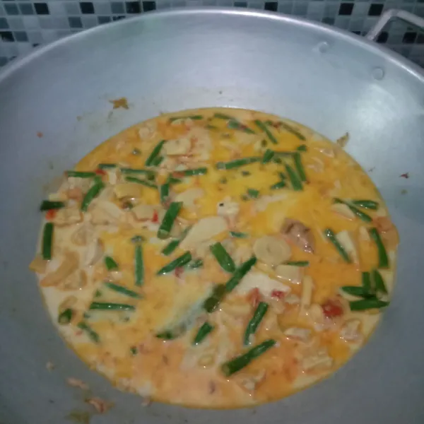 Masak hingga matang. Koreksi rasa