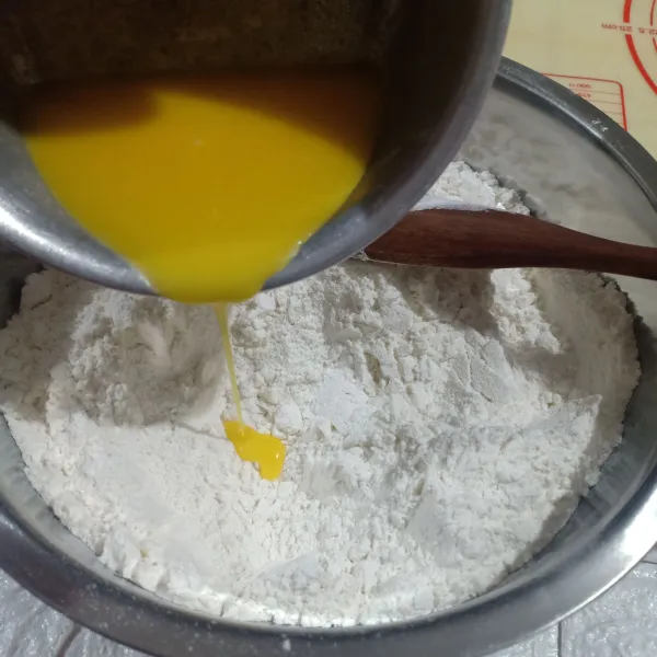 Tambahkan margarin.
