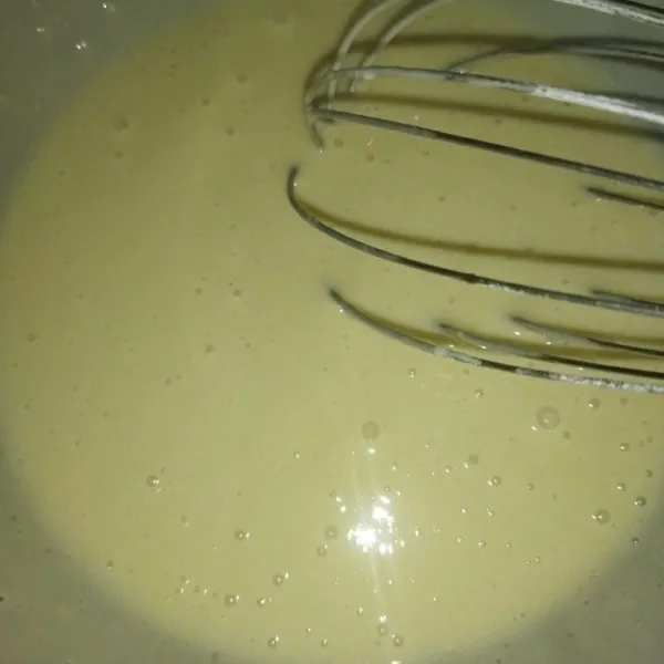 Aduk hingga semua bahan tercampur rata, tidak bergerindil dan gulanya larut.