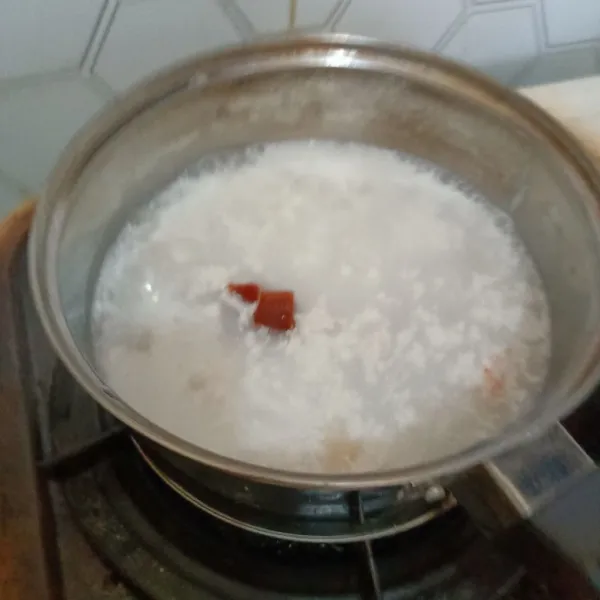 Masak bahan kuah hingga mendidih