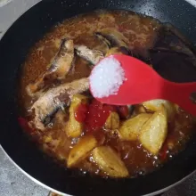 Bumbui lada, gula, garam, kaldu bubuk.