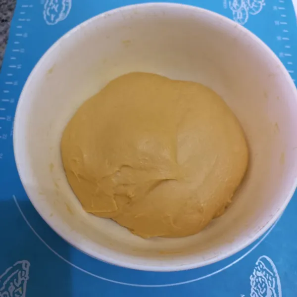 Diamkan adonan hingga mengembang 2 kali lipat.