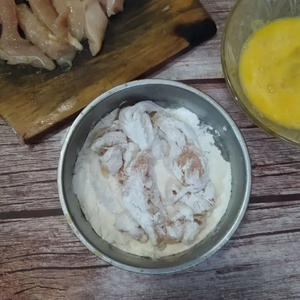 Baluri dengan tepung terigu.