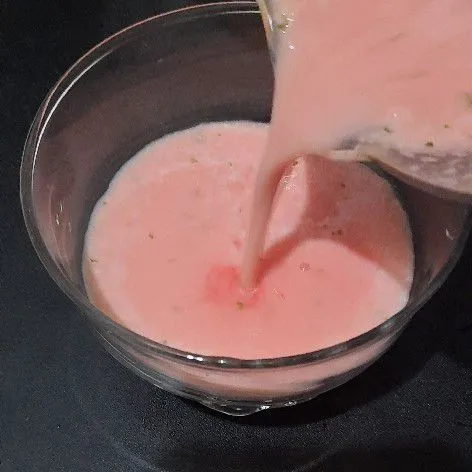 Tuang ke dalam gelas saji, segera nikmati.