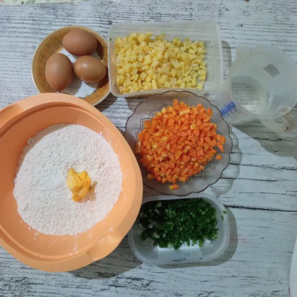 Siapkan bahan-bahannya.