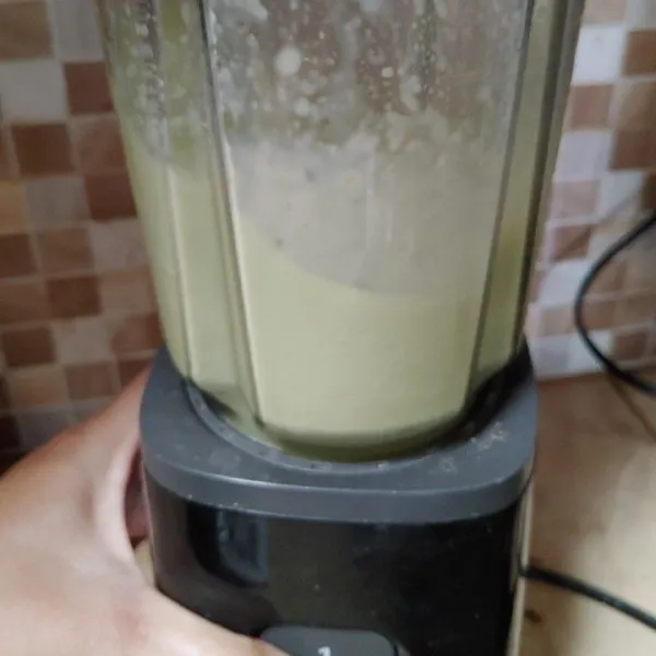 Kemudian blender hingga halus.