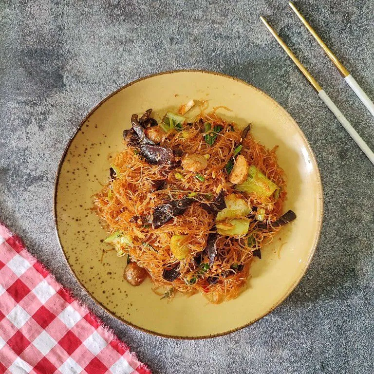 Bihun Goreng Bakso Jamur Kuping