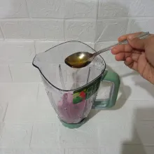 Tambahkan madu murni.
