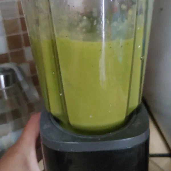 Kemudian blender hingga halus.