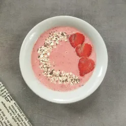Strawberry Oat Smoothies Bowl #SmoothiesSobatYummy