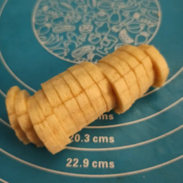 Iris pisang sesuai selera.