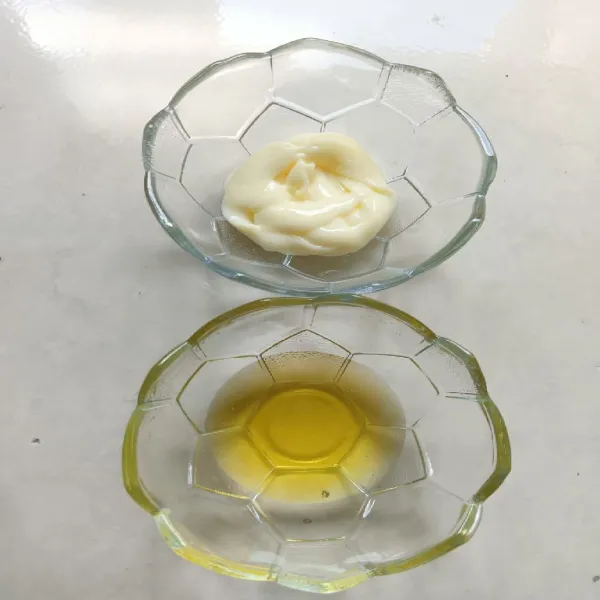 Siapkan yoghurt dan madu
