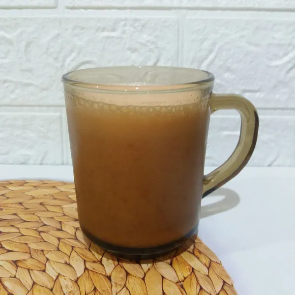 Tuang smoothies ke gelas saji & siap dinikmati.