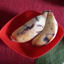 Siapkan juga pisang.