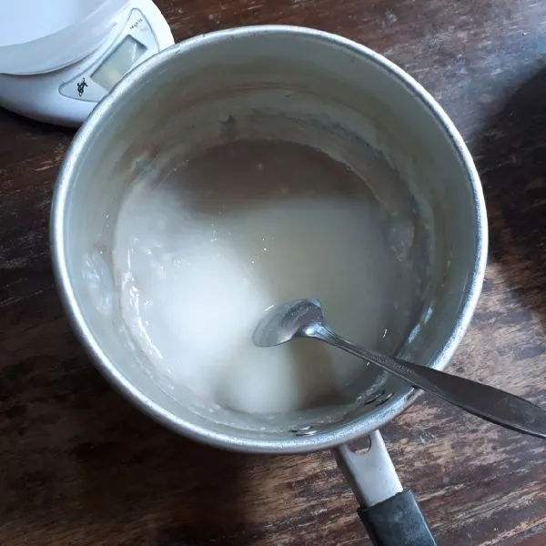 Biang : campurkan tepung terigu, bawang putih dan air, aduk rata. Masak dengan api kecil sambil diaduk-aduk hingga mengental. Dinginkan dalam kulkas selama 2 jam.