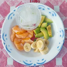 Siapkan bahan membuat smoothies.