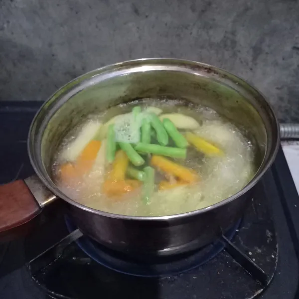 Rebus sayuran sesuai urutan kematangan.